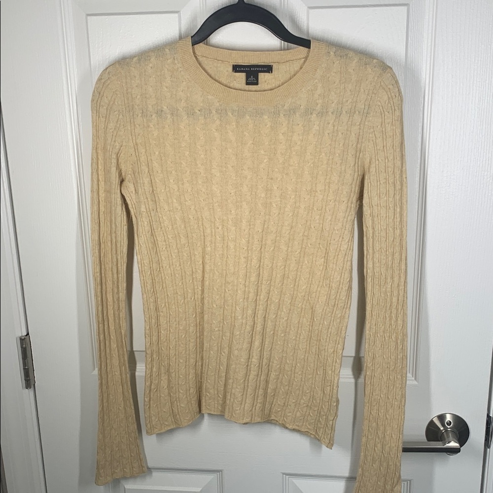 Banana Republic lightweight cable knit sweater cotton & angora blend size small